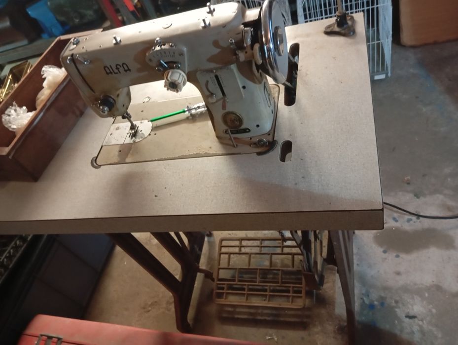 Máquina de costura profissional