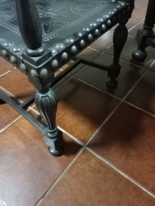 Vendo mesa, cadeiras e móvel estilo vintage