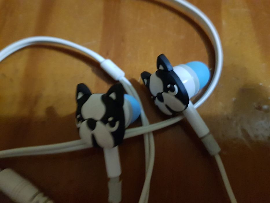 Auriculares novos para criança