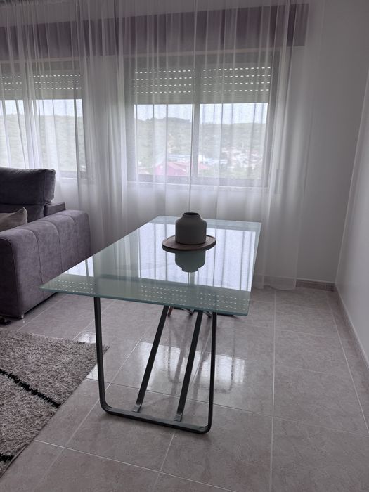 Mesa com tampo de vidro | Ikea ( modelo descontinuado)