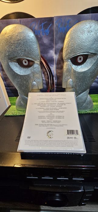 Pink Floyd-  The endless river- dvd 
DELUXE 2- DISC SET CD+ DVD inclu