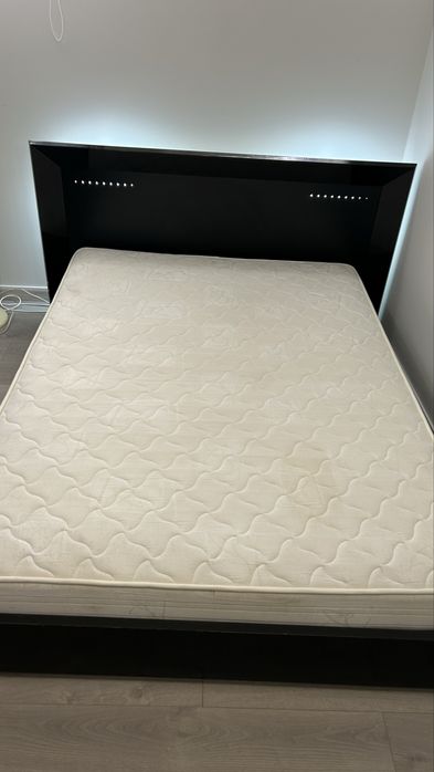 Cama preta 190x 140