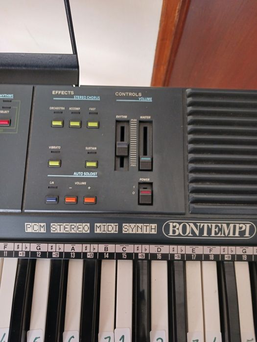 Orgao/Teclado- Bontempi AZ 9000