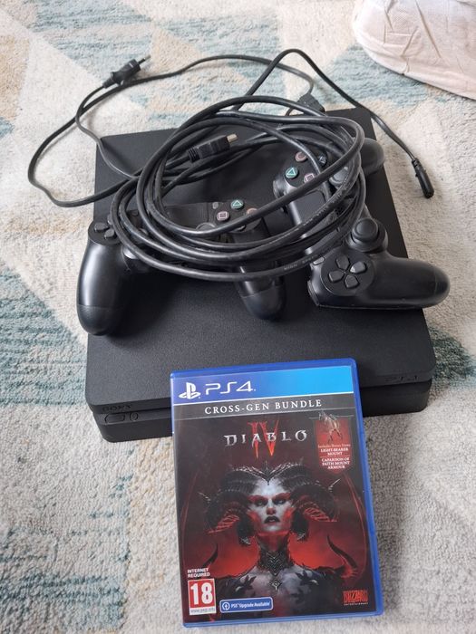 Playstation 4 com o jogo diablo incluído