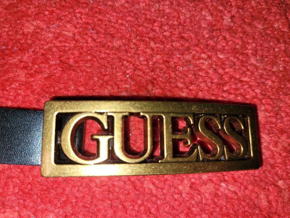 Pasek Guess czarny/zloty
