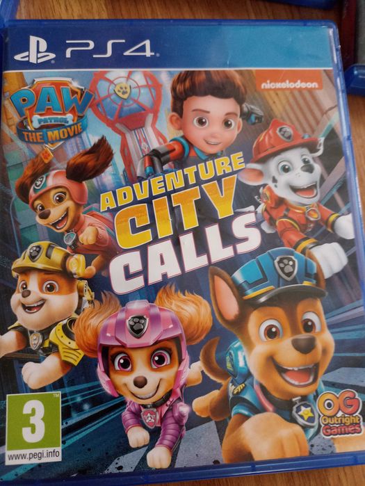 Ps4 com jogos, comandos, headset e carregador de comandos