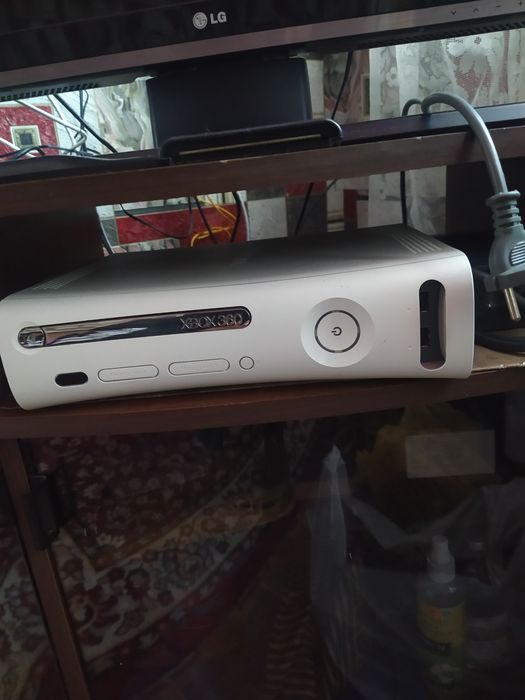 Продам икс бокс 360 пам'яти 300гб