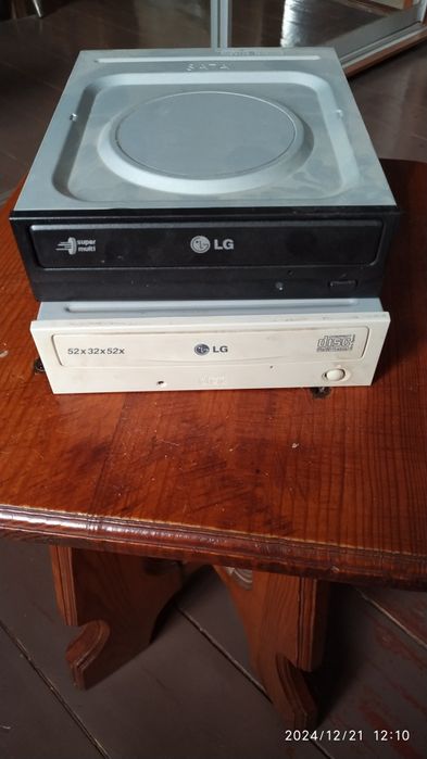 Дисководы   CD  , DVD  .