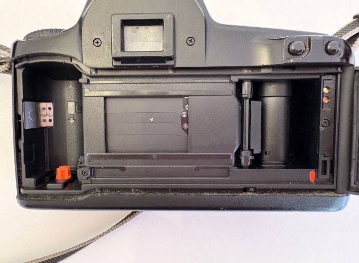 Aparat Canon EOS 1000F