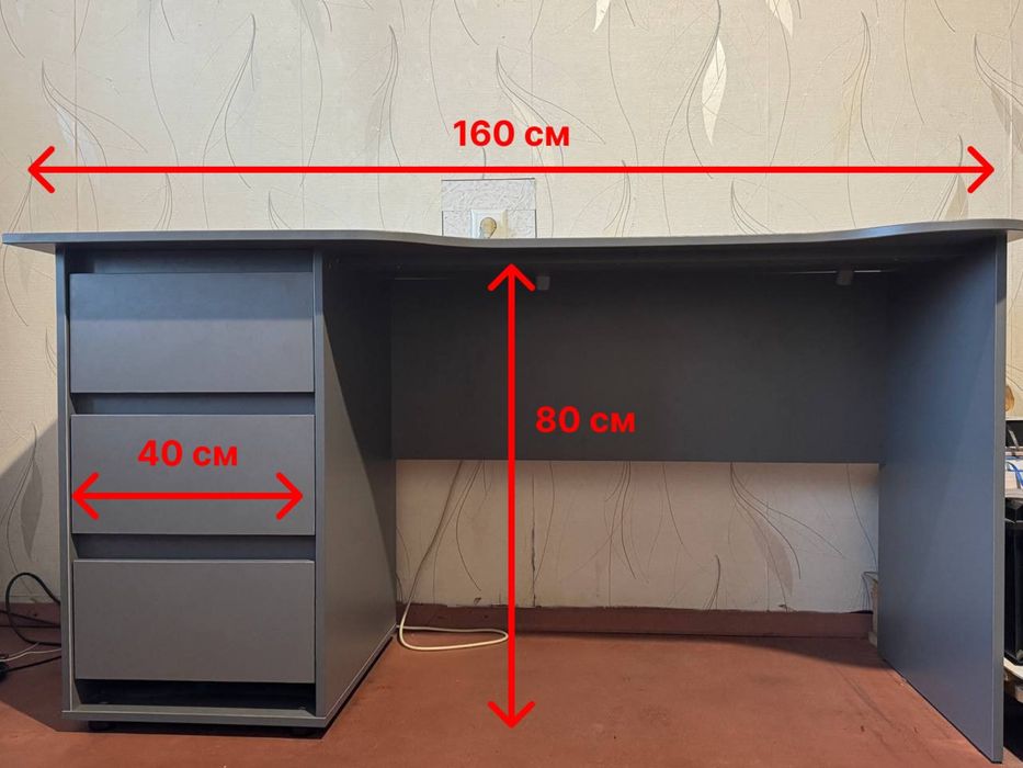 Стіл компʼютерний