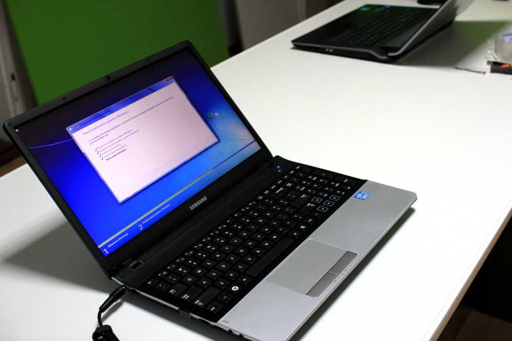Laptop Samsung Stan Bardzo Dobry Sprawny Gwarancja