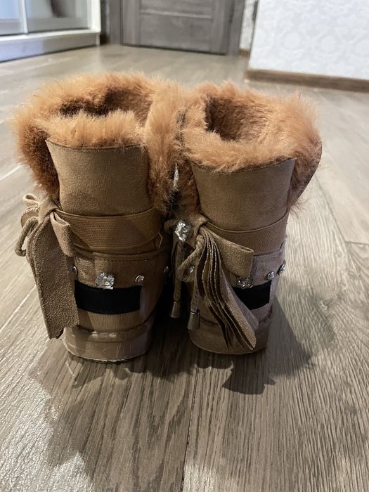 Уггі на дівчинку