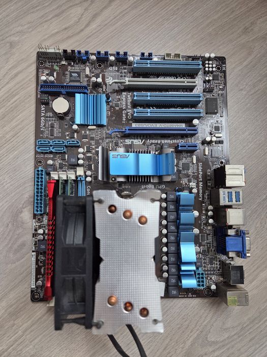 Athlon II X6 1750 Asus M4A88TD-V 16GB RAM SSD 240GB OCZ 700W