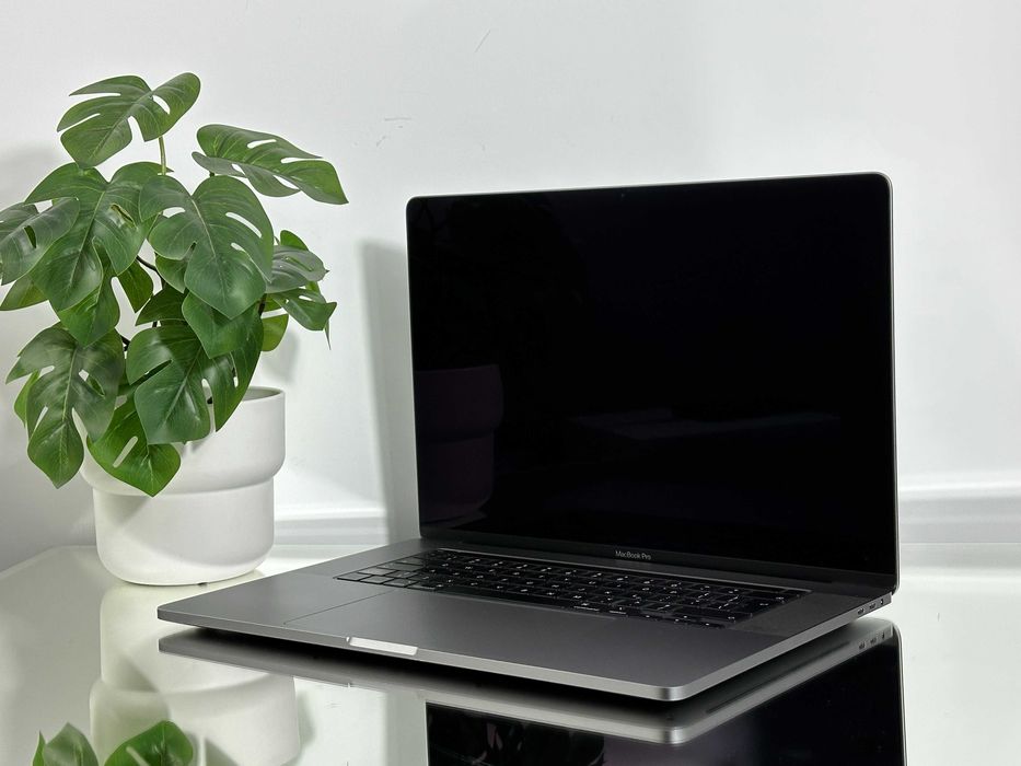 Nieziemska Moc Apple MacBook Pro 16" A2141 16GB RAM 512 Karta Graf 4GB