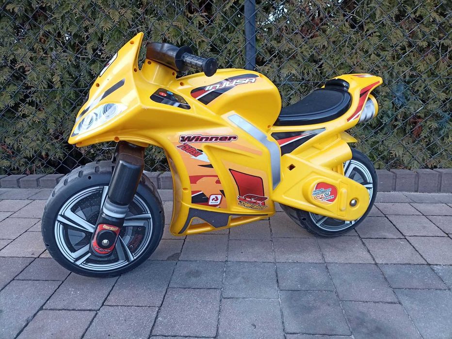 Njusa jeździk odpychacz motor biegowy jak nowy
