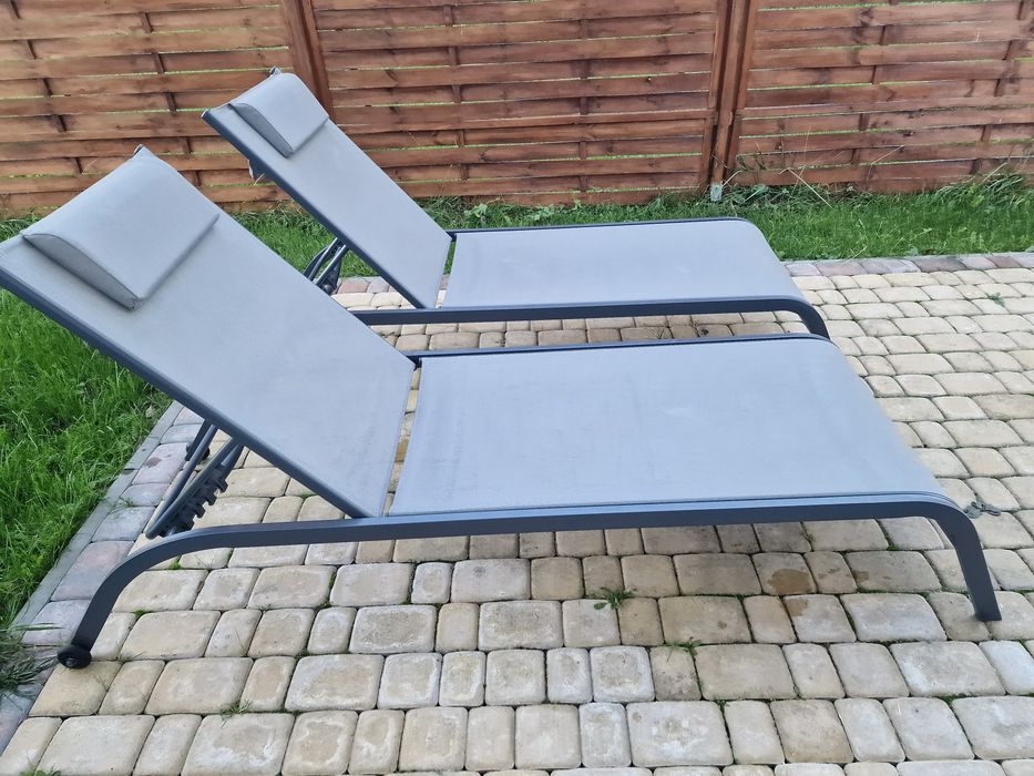 Zestaw ogrodowy Parasol + Stół + Leżaki
