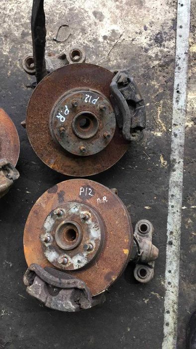 Поворотний кулак цапфа ступиця передні Nissan Primera P12 Lucas 2596/1