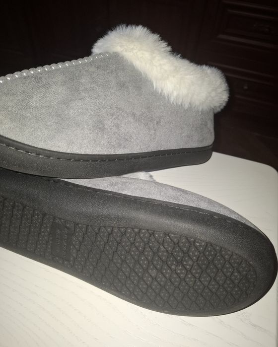 Тапочки зимові жіночі.