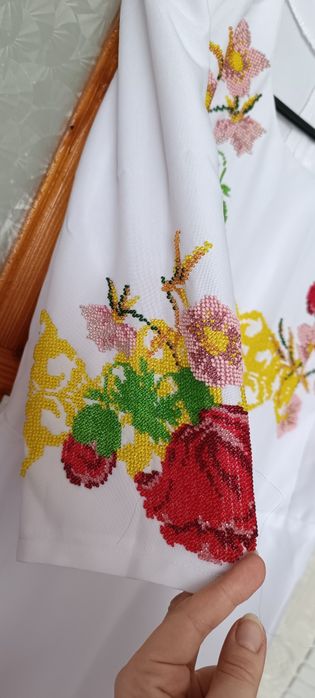 Сукня вишита бісером