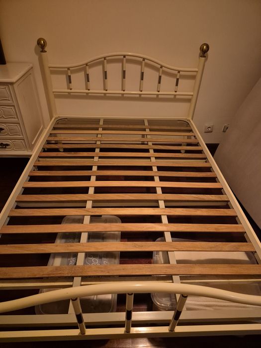 Cama em ferro para colchão 1,40m