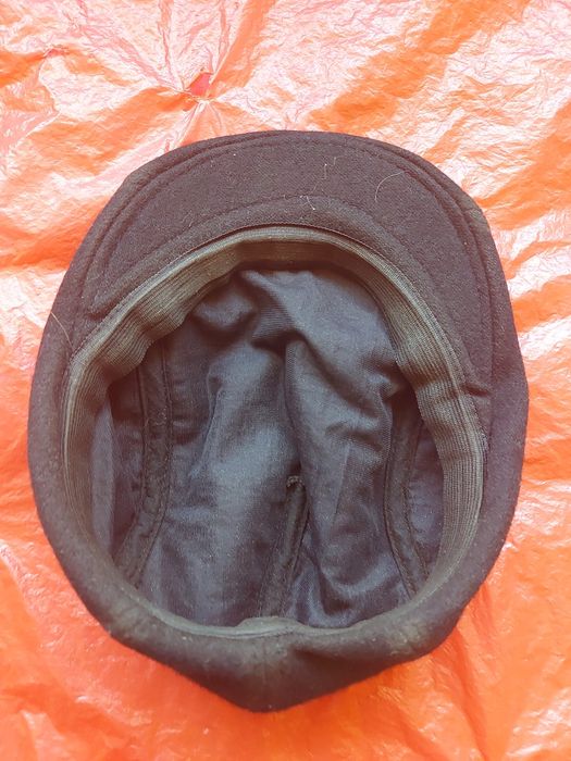 Stary kaszkiet męski z czasów PRL