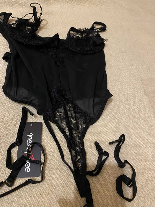 Білизна мережевна боді з підв"язками та чулками в комплекті