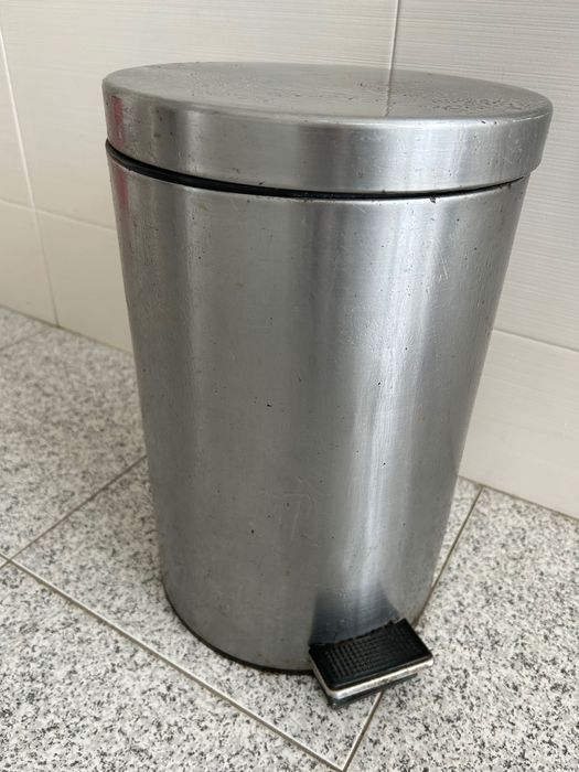 Balde caixote lixo grande com pedal
