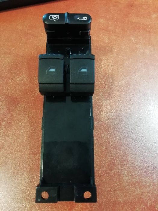 Кнопка стеклоподъемника AUDI VW Golf 2,4,5,7 Caddy 3,T5, Pass B6, Seat