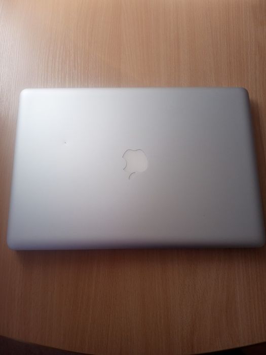 Apple MacBook Pro  15cali A1286- 2010r