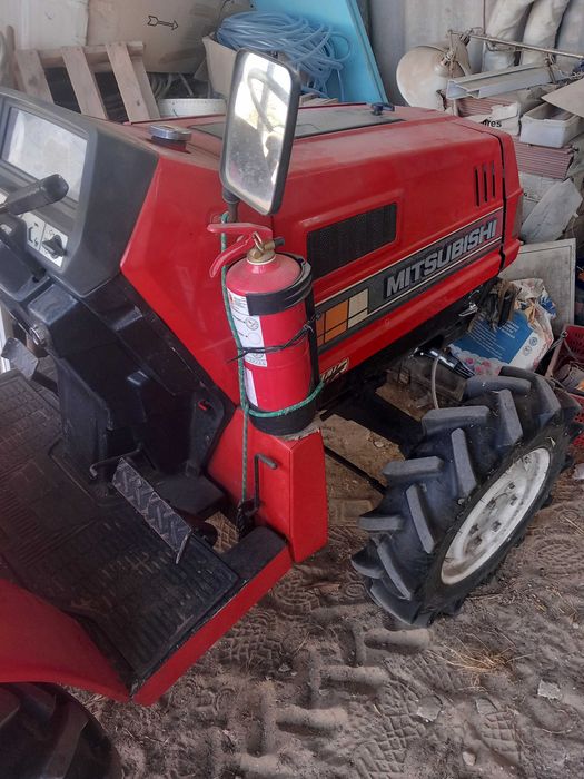 Tractor em muito bom estado com alfaias