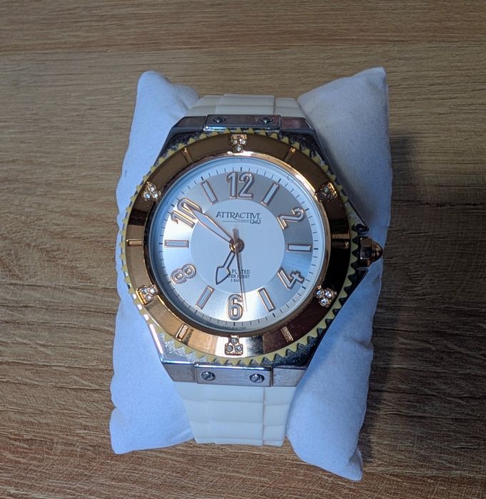 Zegarek damski Q&Q Attractive