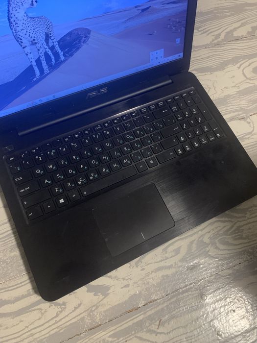 Ноутбук ASUS X556UQ / Intel i5 / 8GB RAM / GeForce 940MX 2GB / 1TB HDD