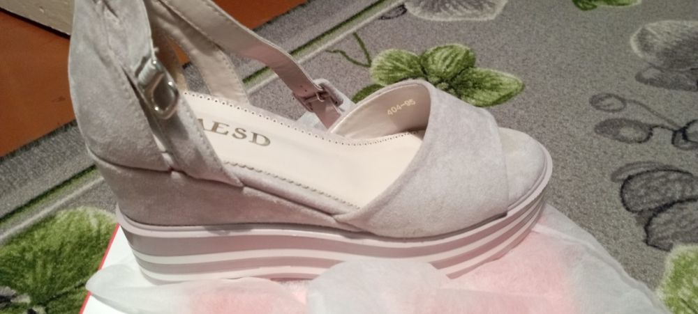 Босоніжки жіночі