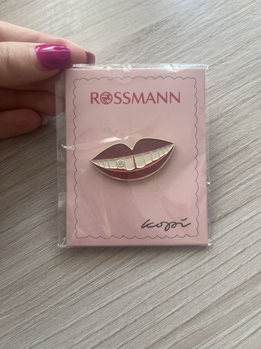Nowy pin uśmiech z rossmana, przypinka w kształcie uśmiechu