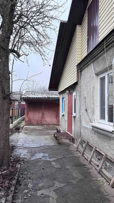 Продається хороша 1/2 частина будинку в районі Мар’янівки.