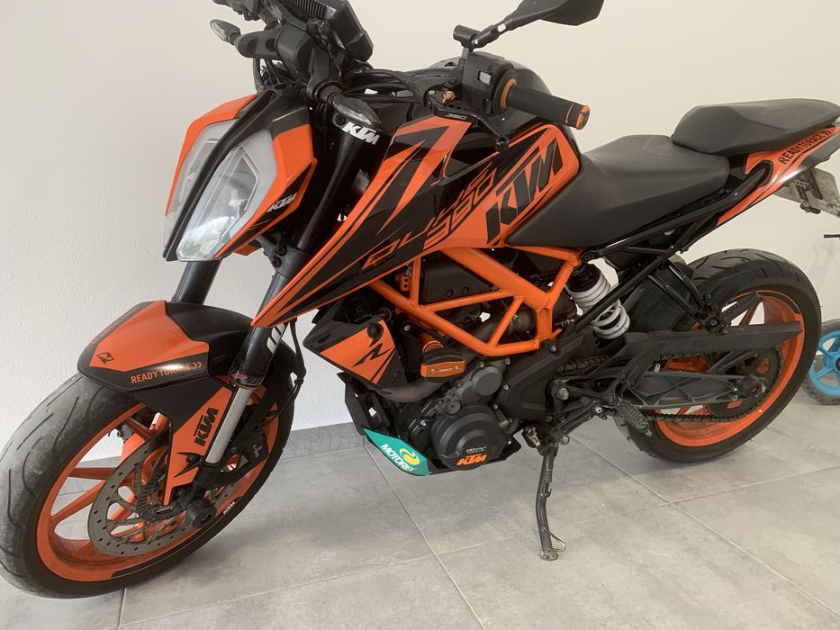 ktm duke 390.