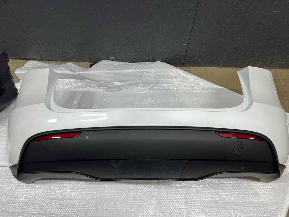 Бампер задній в зборі Tesla Model Y 2023+