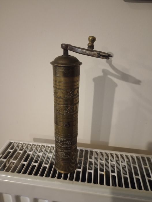 Stary mosiężny młynek do kawy Okazja