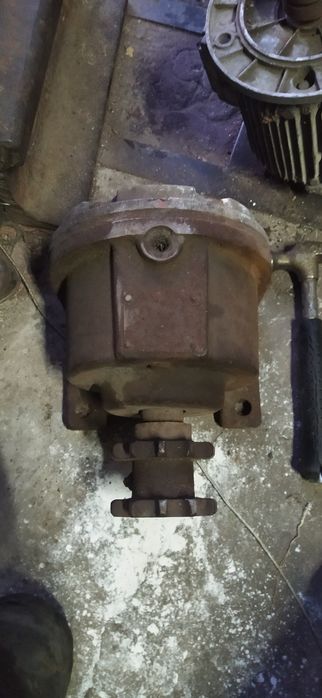 Редуктор з електродвигуном