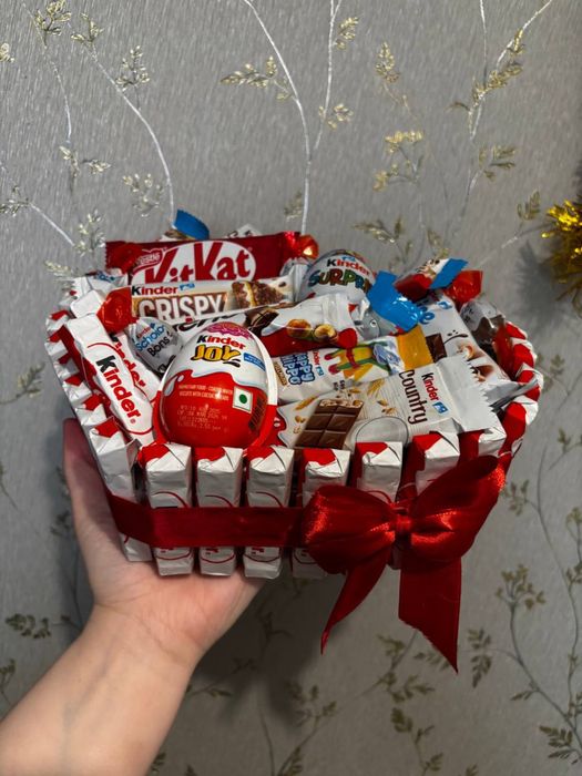 Солодкий подарунковий бокс Kinder & KitKat | Подарунок дівчині, дитині