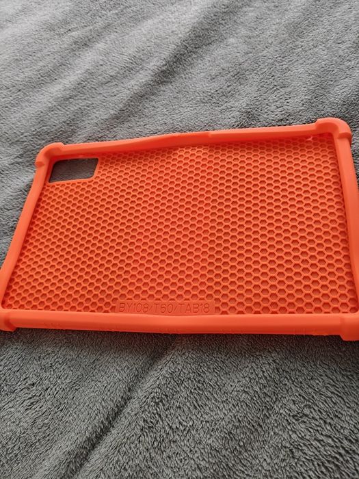 Pomarańczowe etui silikonowe do tablet