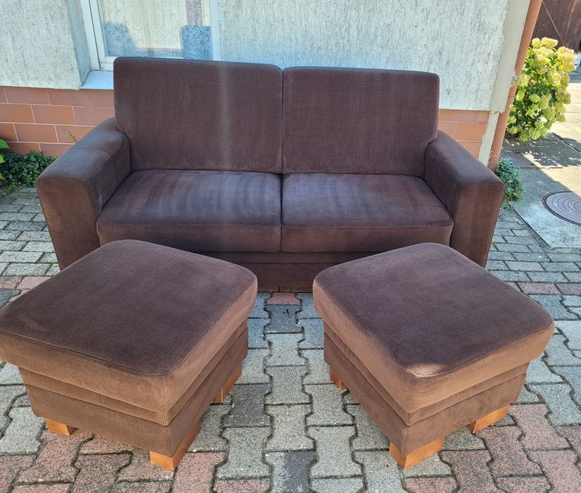 Sofa i dwie pufy