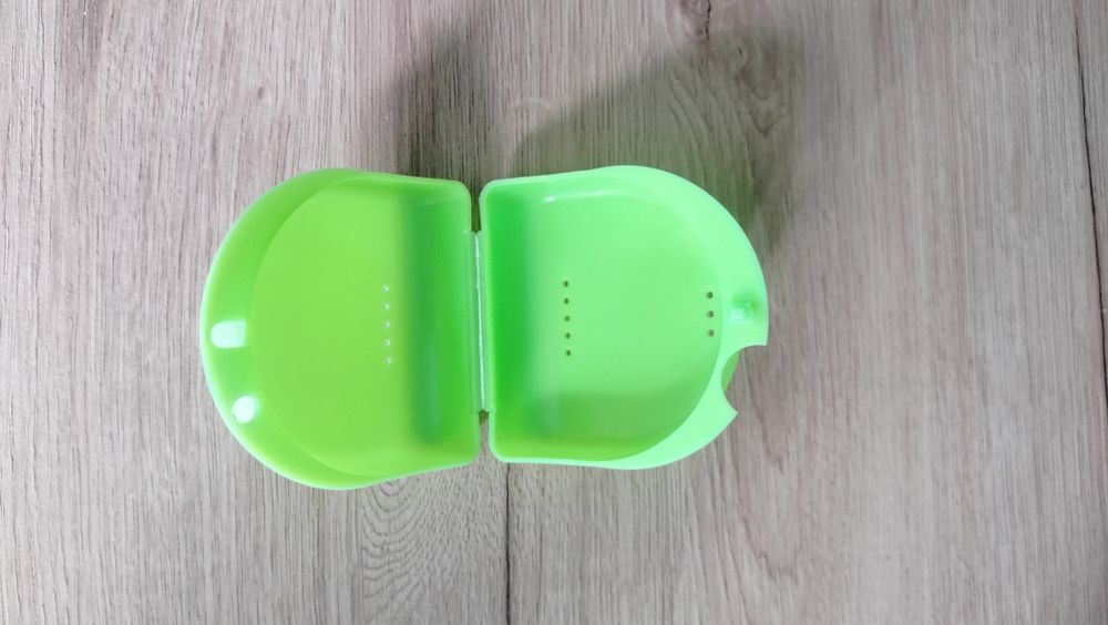 Pojemnik pudełko dzieci  aparat ortodontyczny