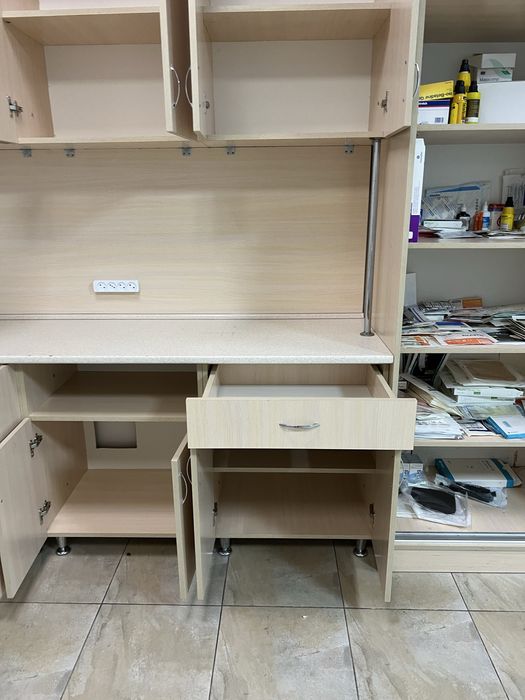 Велика біла шафа