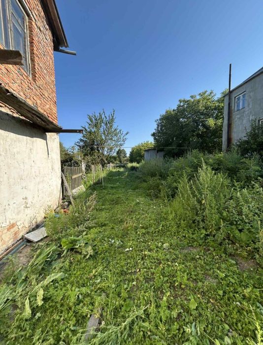 Продаж двоповерхового будинку