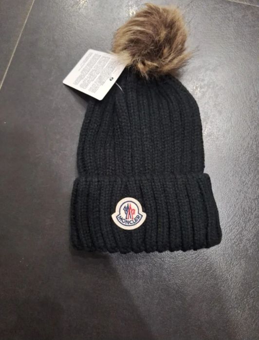 Gorro Moncler com pom pom