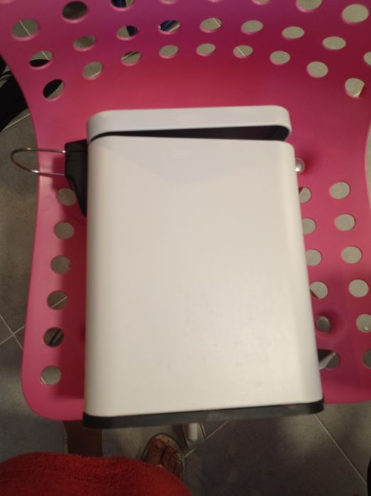 Caixote do lixo branco