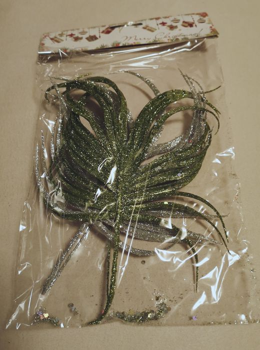 Liście świąteczne ozdobne