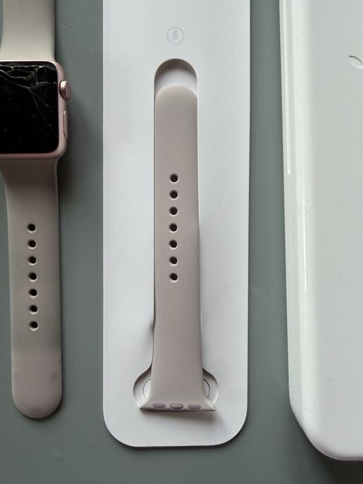 2 zegarki Iwatch, uszkodzone, ladowarki, paski