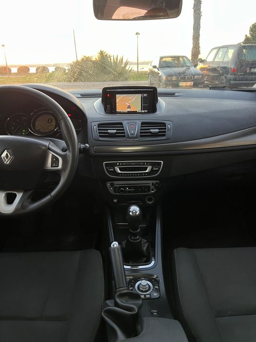 Mégane Sport Tourer 1.5 dCi com vidros escuros averbados